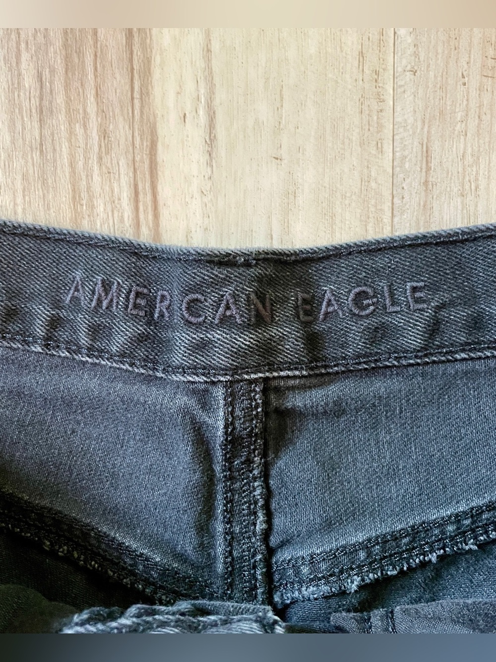 American Eagle Distressed Raw hem, Black Denim Women’s Shorts size 8 - Picture 6 of 9